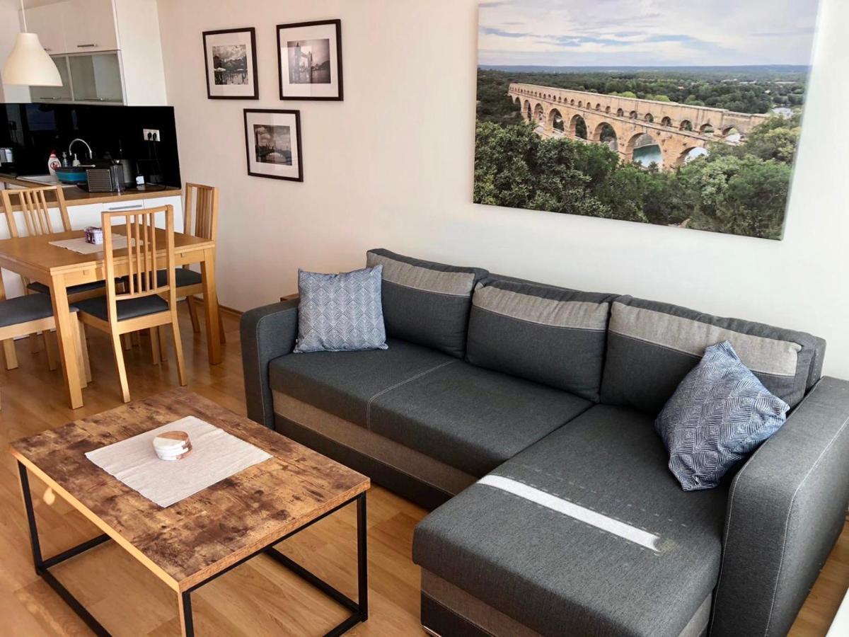 Apartment Bl View Apartment, 24hr Self Check-in, Free Private Parking, Panoramic View From Balcony, 5-minute Walk To Centre Banska Bystrica